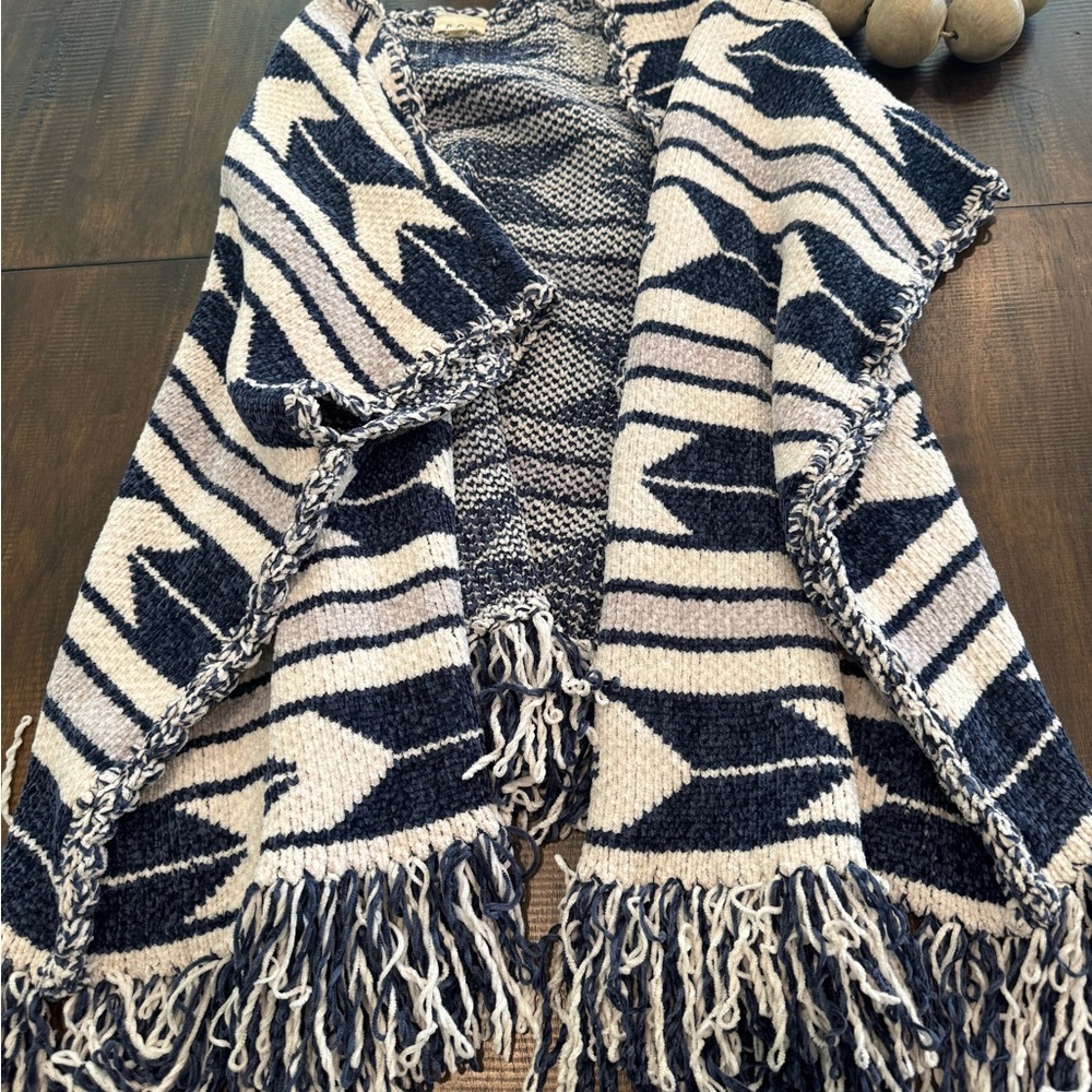 NWOT~POL Navy and Cream Knit Cardigan~Size small but very oversized!
